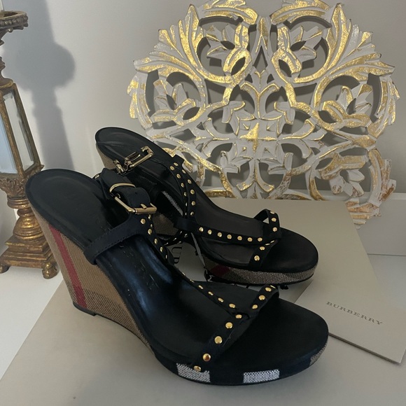 Brand new Burberry wedge with metallic studs - Picture 8 of 9